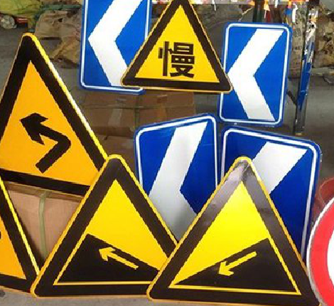 玉溪标识标牌中颜色的确定是很重要的。